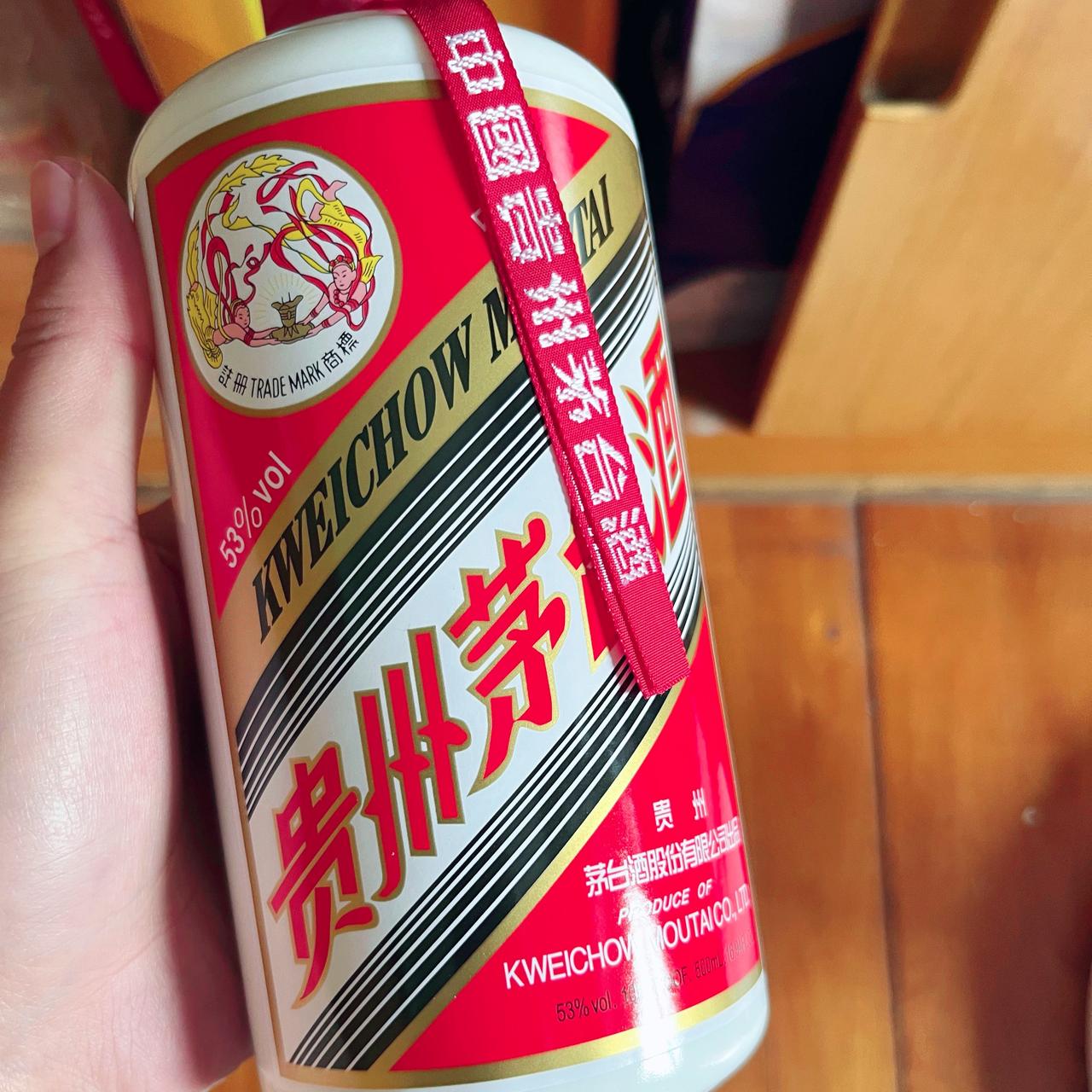 茅台渠道政策调整为哪般？
1. 政策调整背景
茅台此次调整渠道政策和运营思路，是