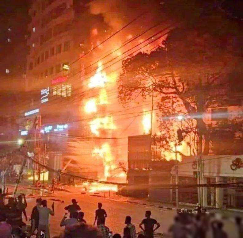 购物中心大火酿惨剧，46人遇难
当我们沉浸在日常的忙碌与平凡中，火灾的阴影可能正