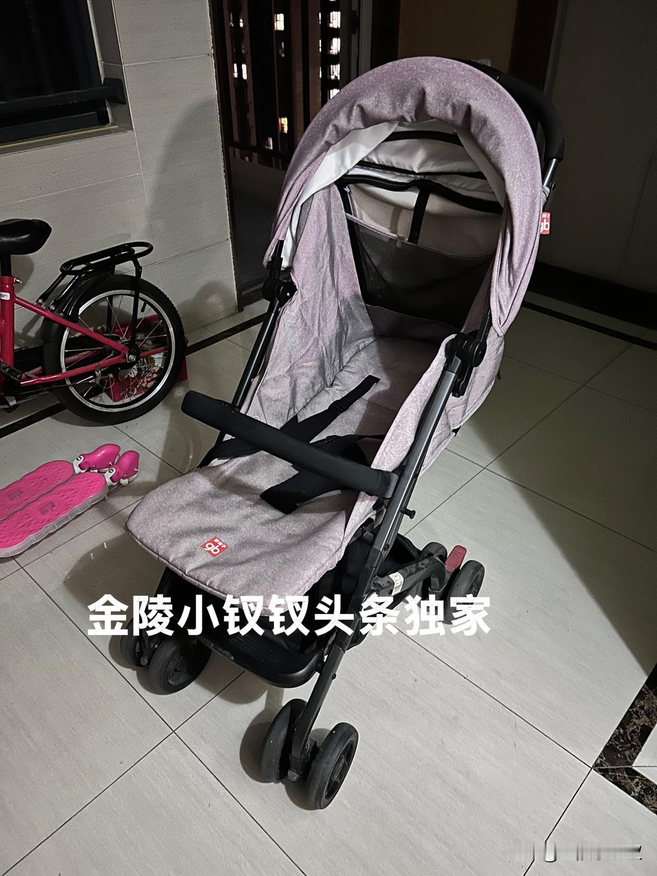 你家有同款孩子吗？

下午上学的时候，小饭桌老师告诉我：孙女宝儿午睡起午觉感觉头