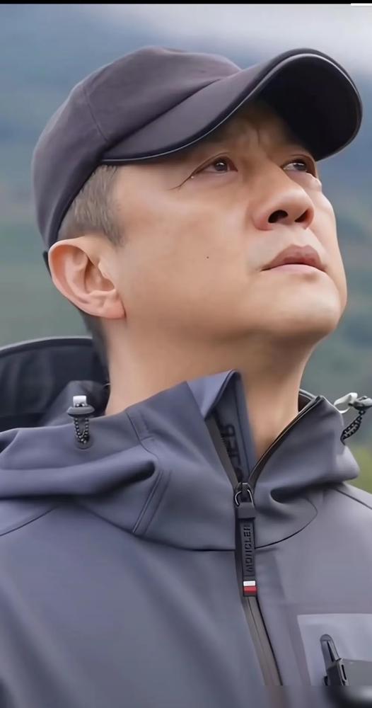 李亚鹏晒个截图，想证明自己不争不抢，就挺离谱的。
 
谁能想到，当年一箱子闷死的