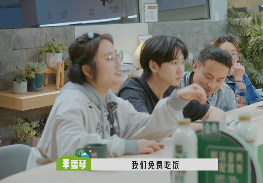 任敏又被骂上热搜，这小姑娘的口碑是越来越差了。桃花坞第三集，安排了一个互换家人的