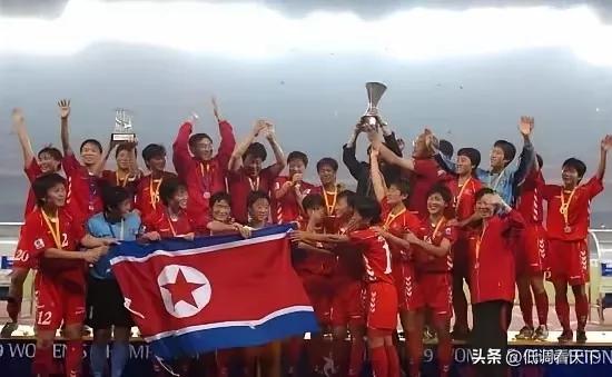 朝鲜女足确实不容易。
一没有钱，二没有走什么巴西路子，三没有走什么欧洲icon路