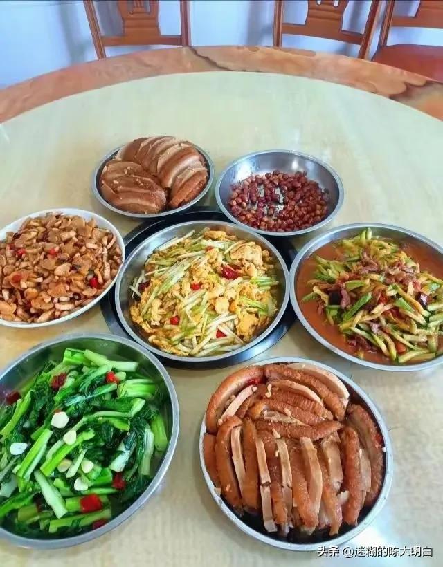 这份工作餐，是不是少了点什么？[困][困][困]