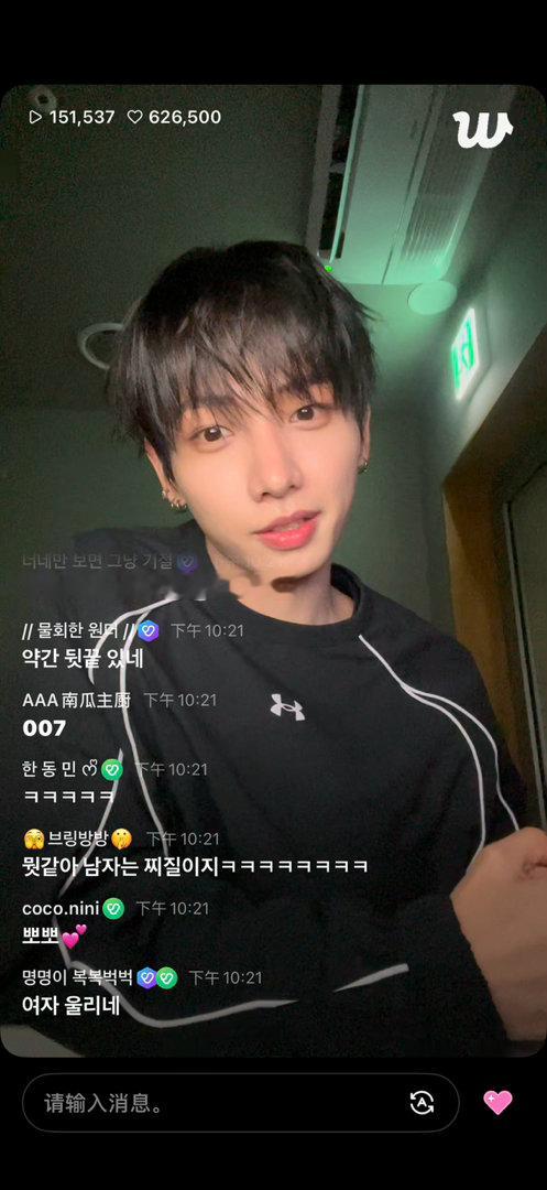 洗完澡看到这么一个狗真是惬意啊 