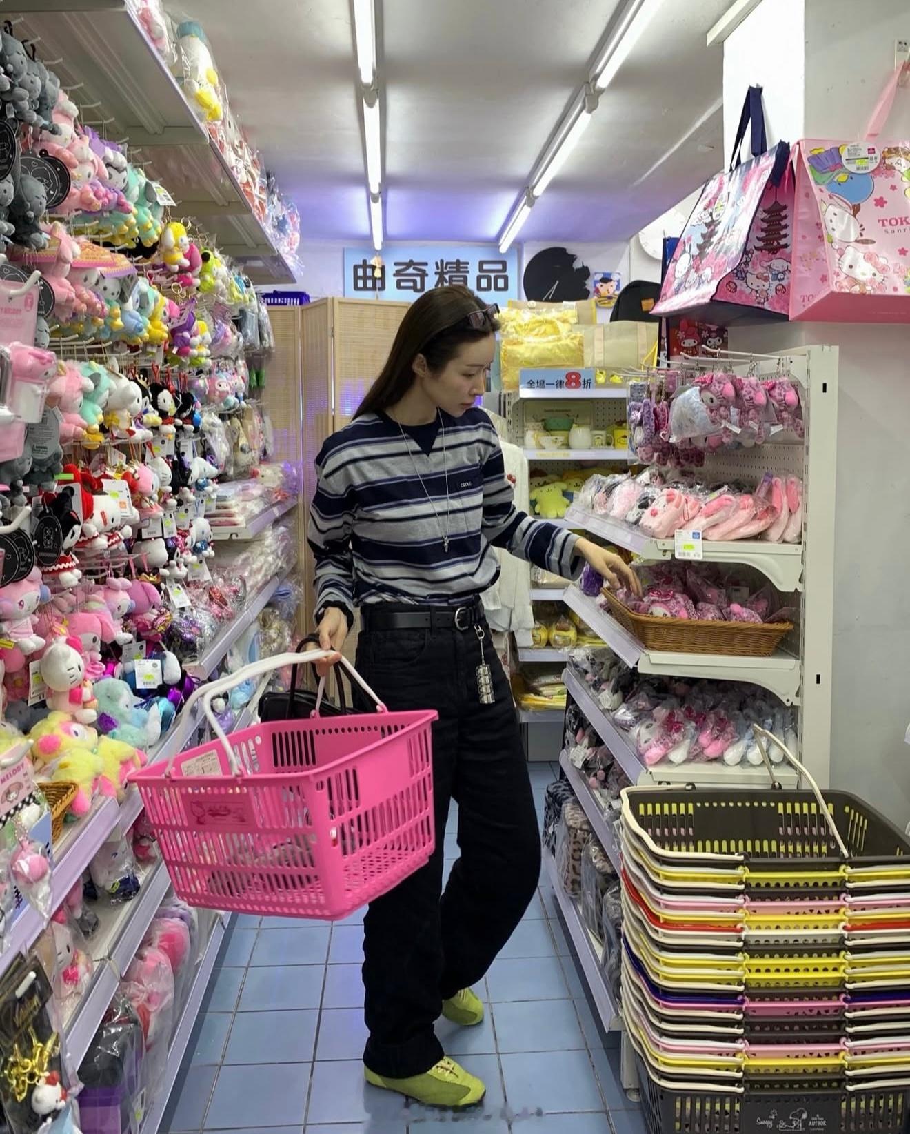 穿搭分享 连续更新第2711天韩国时尚女生日常搭配周日休闲一天～～韩系穿搭超能新