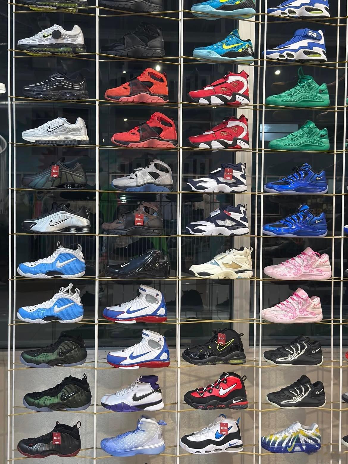 現在的Nike挺可悲的其實，架上不靠點經典復刻撐場面的話，根本沒幾雙入得了眼的鞋