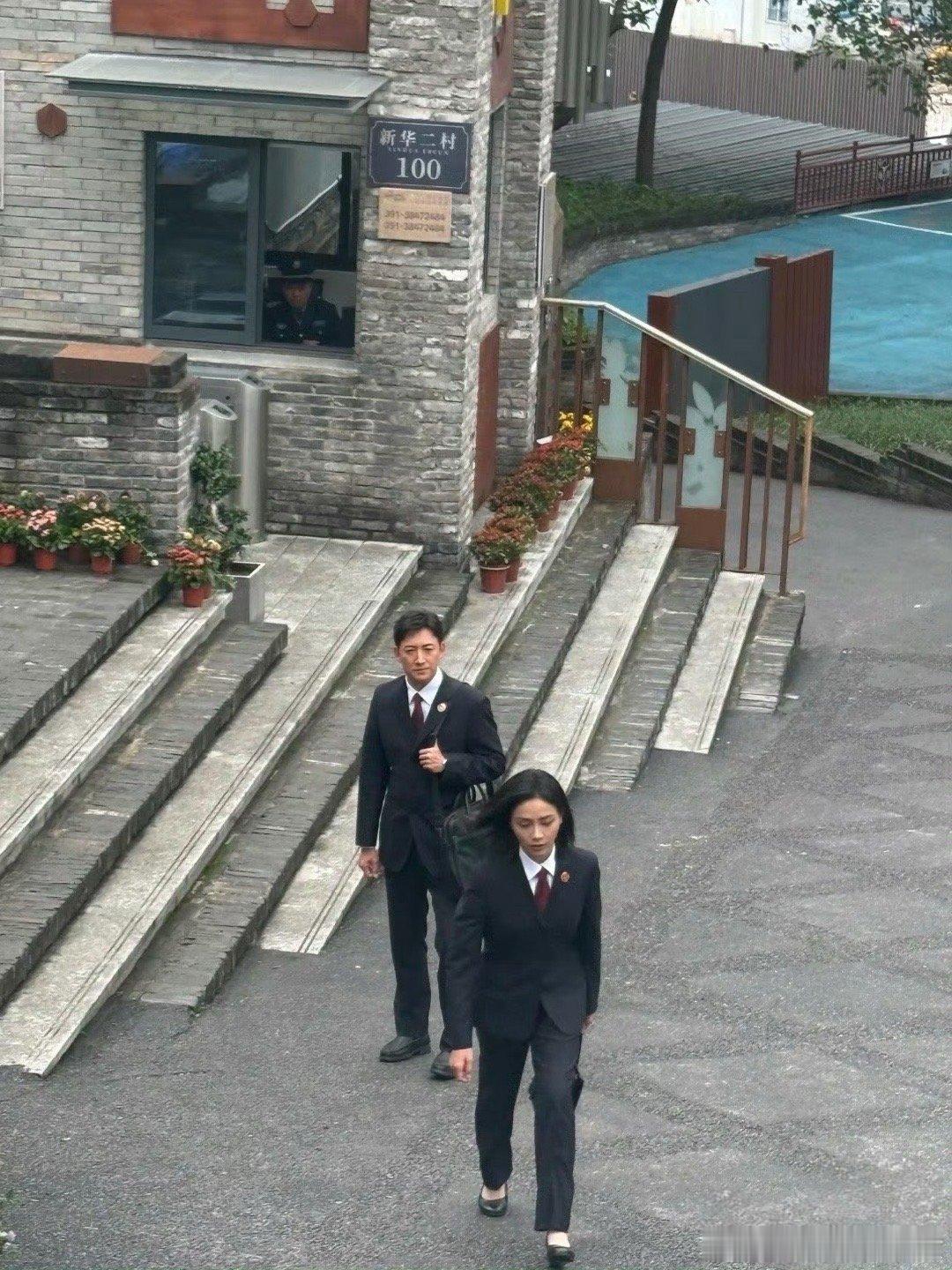 王阳制服造型 哇去，王阳的制服造型真的太绝了啊，这不妥妥的精英人才吗，我直接一整