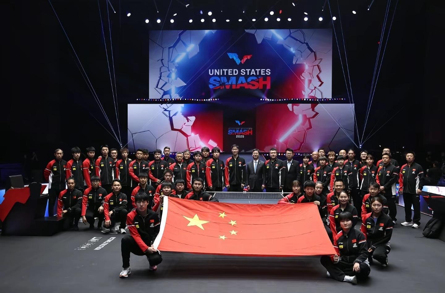 王楚钦为救球滑倒为了每一分拼到极限，滑倒的瞬间太让人心揪！起身再战、绝地逆转，这