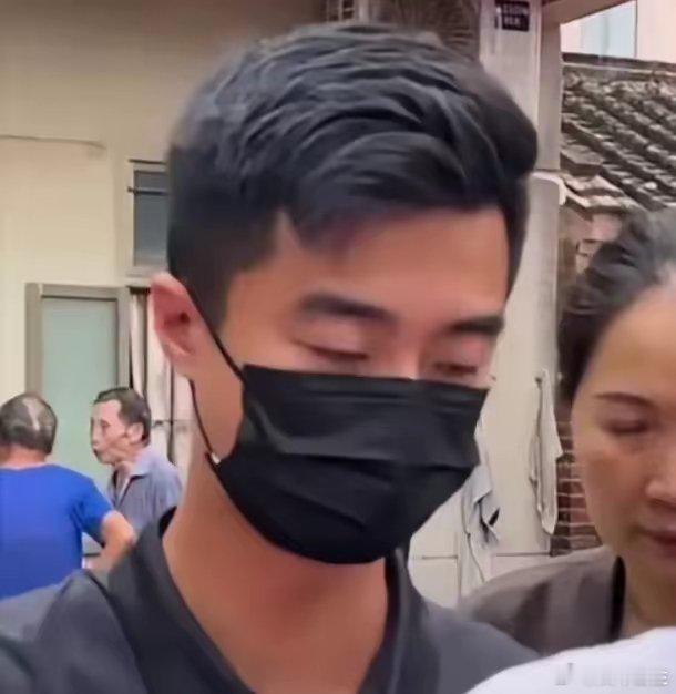 全红婵第一次参加省队选拔没有选上。但是郭艺了解全红婵是很有实力的。然后就把平时训