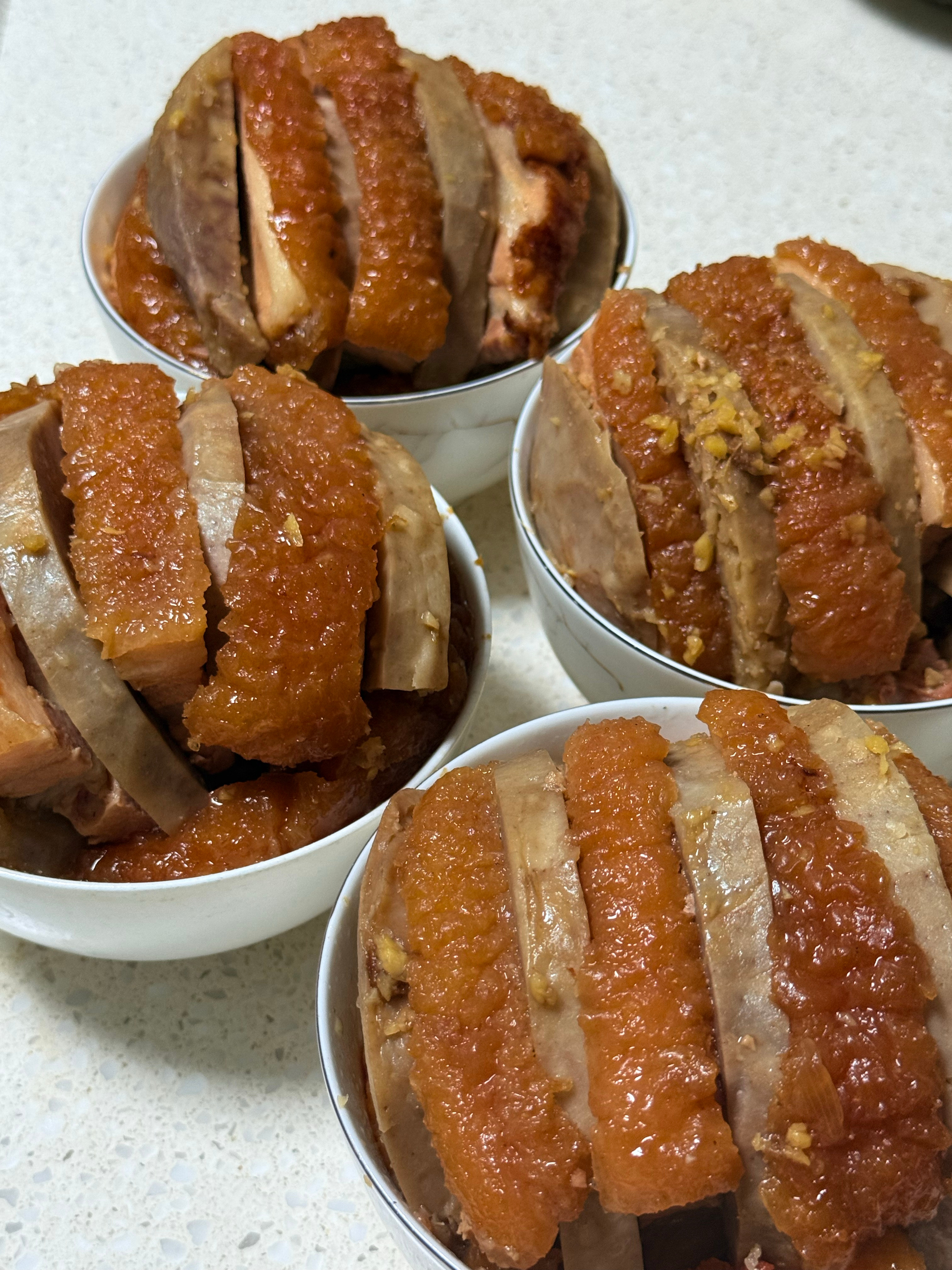 广西特色菜扣肉夹香芋广西人翻扣肉是门技术活广西扣肉 玉林·容县