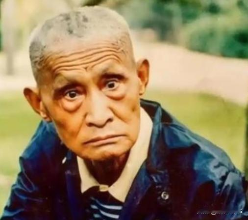 1930年，武术家万籁声在上海与德国拳击家克利比武，克利对万籁声说：“这瘦猴能接