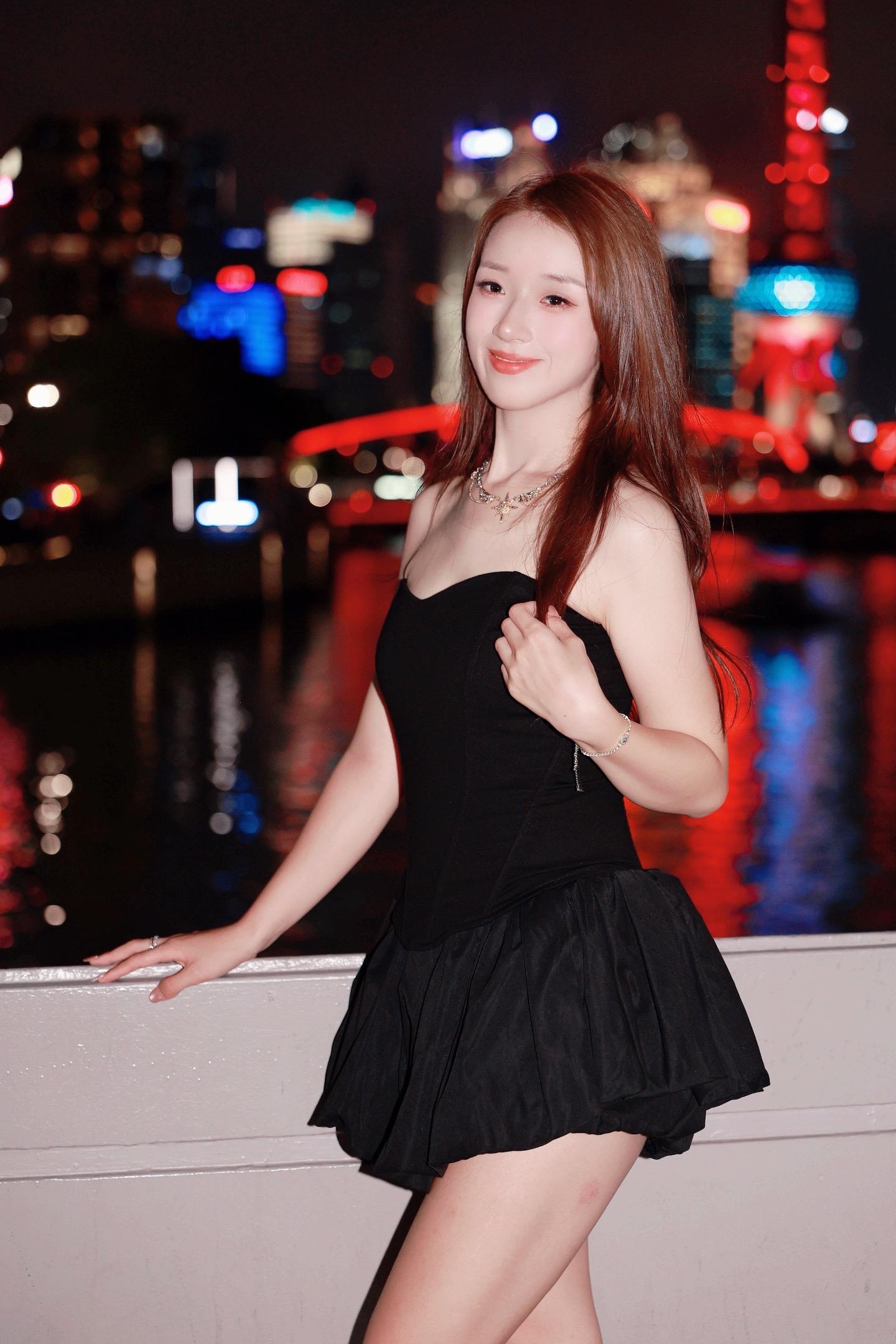 上海夜景氛围感穿搭 夜景美裙风 黑裙氛圍感穿搭 风情万种黄浦江 外滩夜景写真