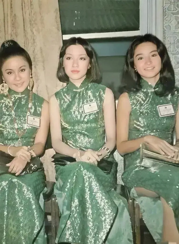 中间这位是谁？她气质居然比旁边的林青霞还要吸引人！ ​​​