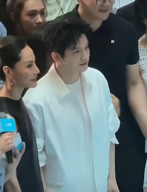 人声鼎沸的爱，回来仍是顶流！ 
 
原本以为樊振东昨天公开的见面会，估计只有几千