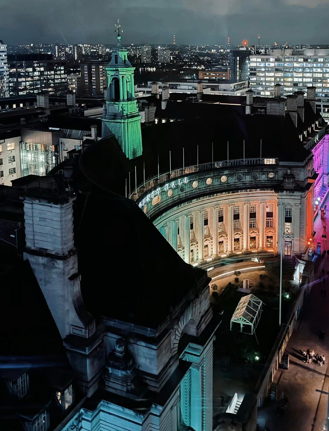 朱志鑫  宝宝来分享他在伦敦拍的照片啦🥹💛在伦敦放松好好欣赏景色好好吃饭！我