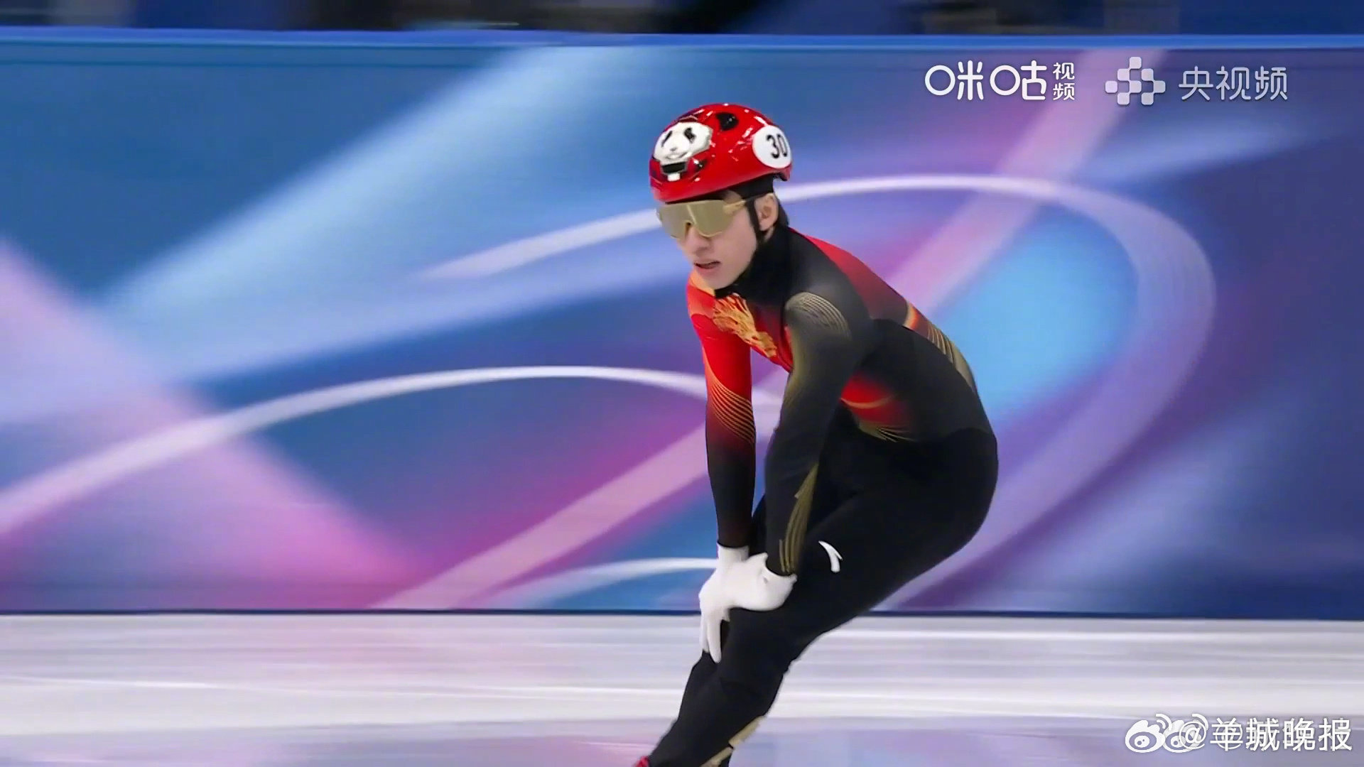 【#刘少昂林孝埈500米顺利晋级#】在米兰冬奥会短道速滑男子500米预赛中，中国