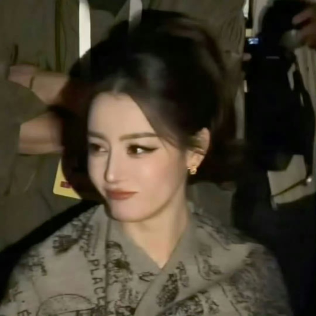 迪丽热巴第二套想rua一下 ​​​