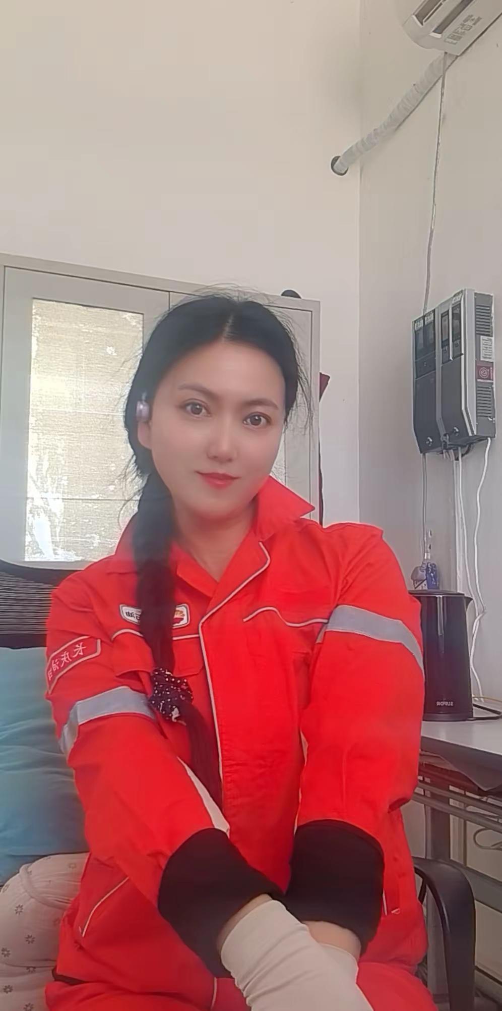 忙碌工作与臭美自恋两不误😙😘🥰好心情💋🫦👄天天都是晴天☀加油可爱的自