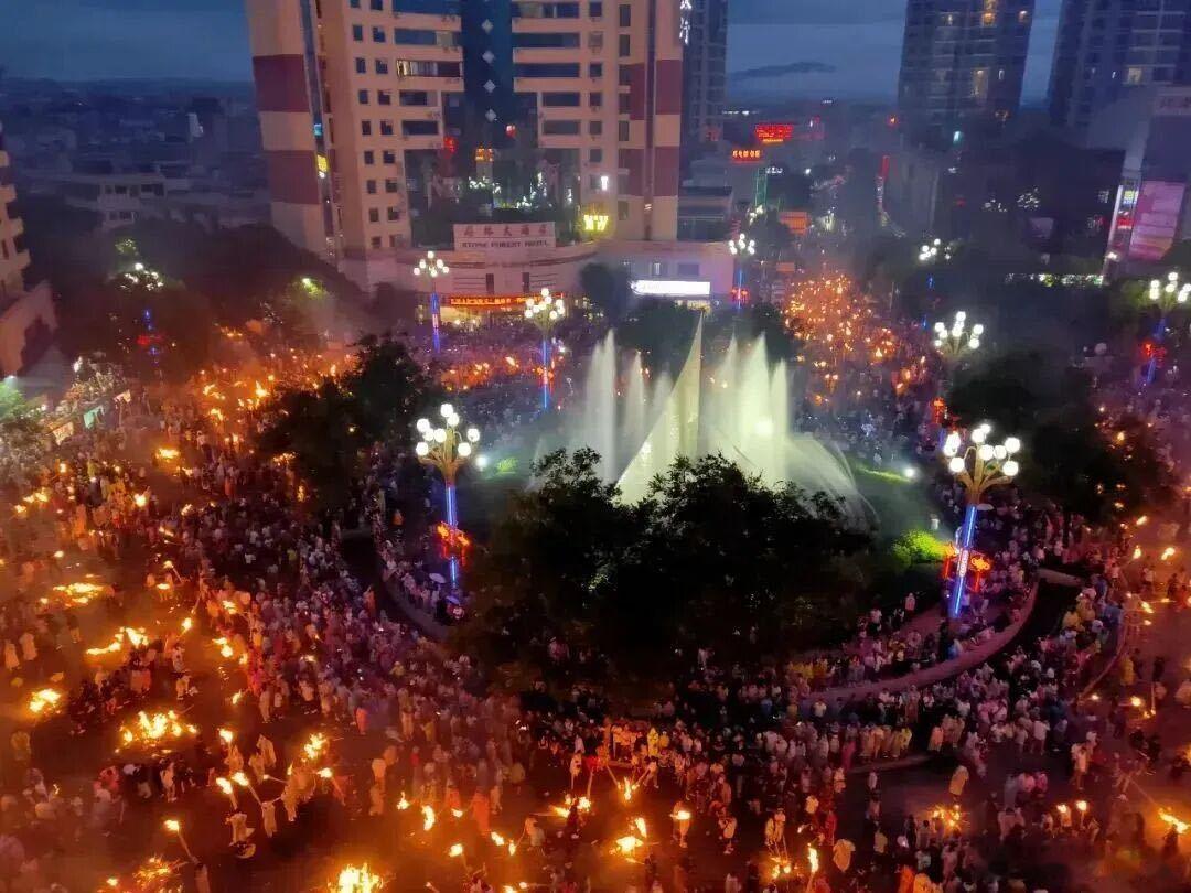 云南这份火把节攻略太全面了2026火把节迎来二十周年纪念时刻，全省花式策划活动，