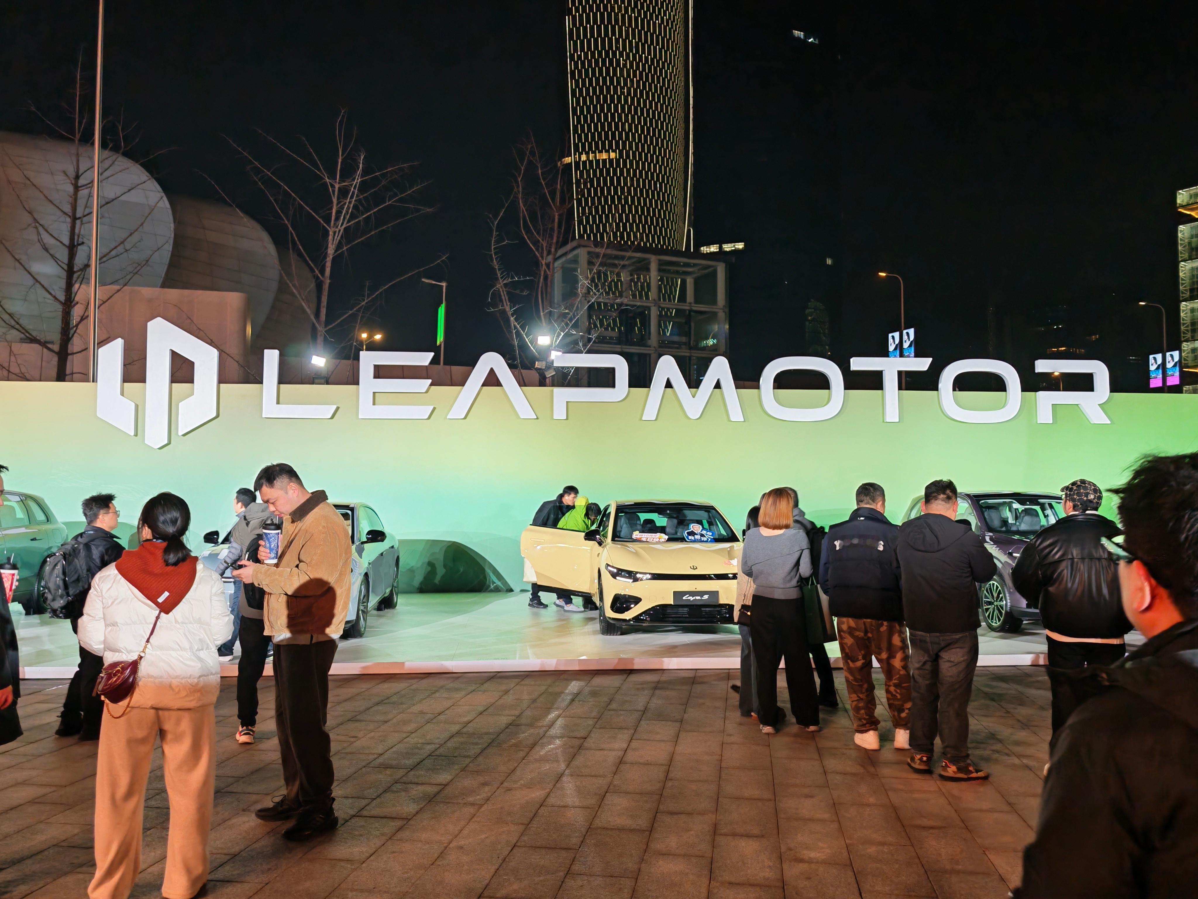 零跑10周年发布会，见到了零跑D19，这个外观很霸气呀。 杭州·杭州奥体中心体育