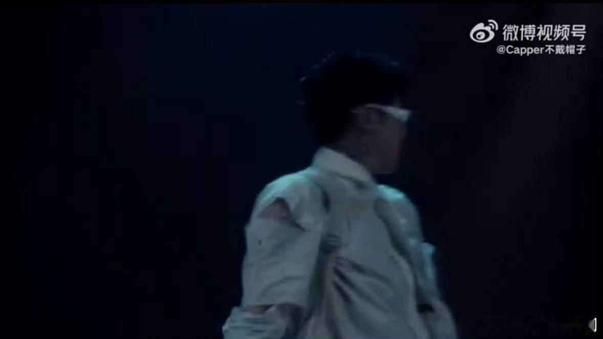 #Capper唱什么#Capper真的好会唱，新歌深海简直是他的舒适区之作，好听