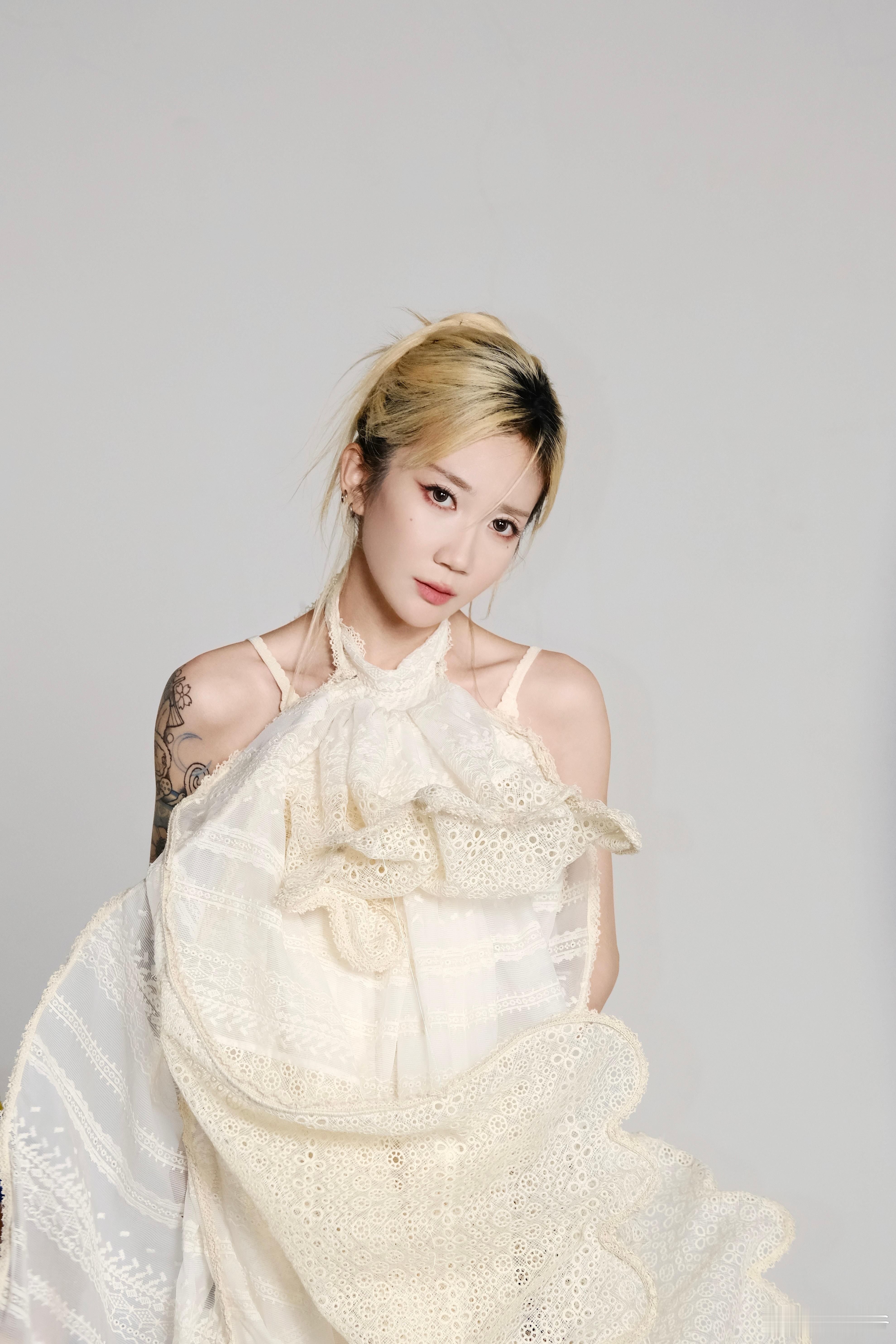 乃万送给家乡西安的歌 乃万的新歌《永宁》如同一封情书，诉说着对西安的深深眷恋，用