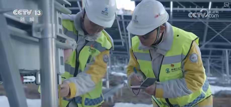 元旦假期，在全国各地重大工程的建设现场，成千上万建设者们仍坚守岗位，以实干精神推