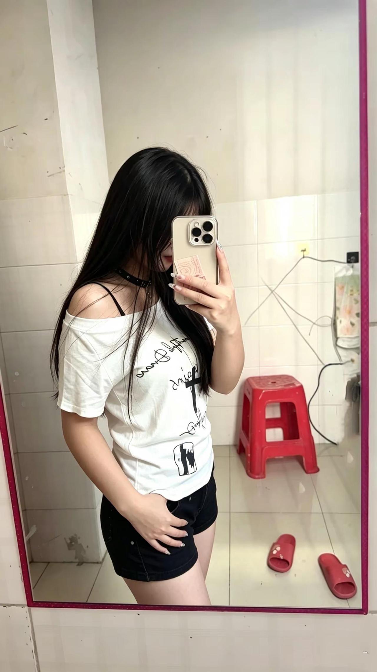 漏背穿搭 露肩短袖搭配