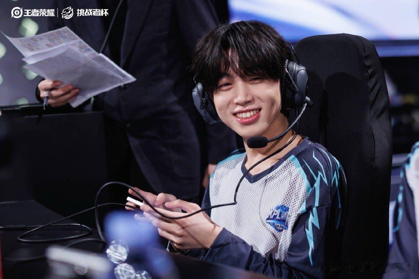 无言ZHY  1.5贴贴 都会回的 