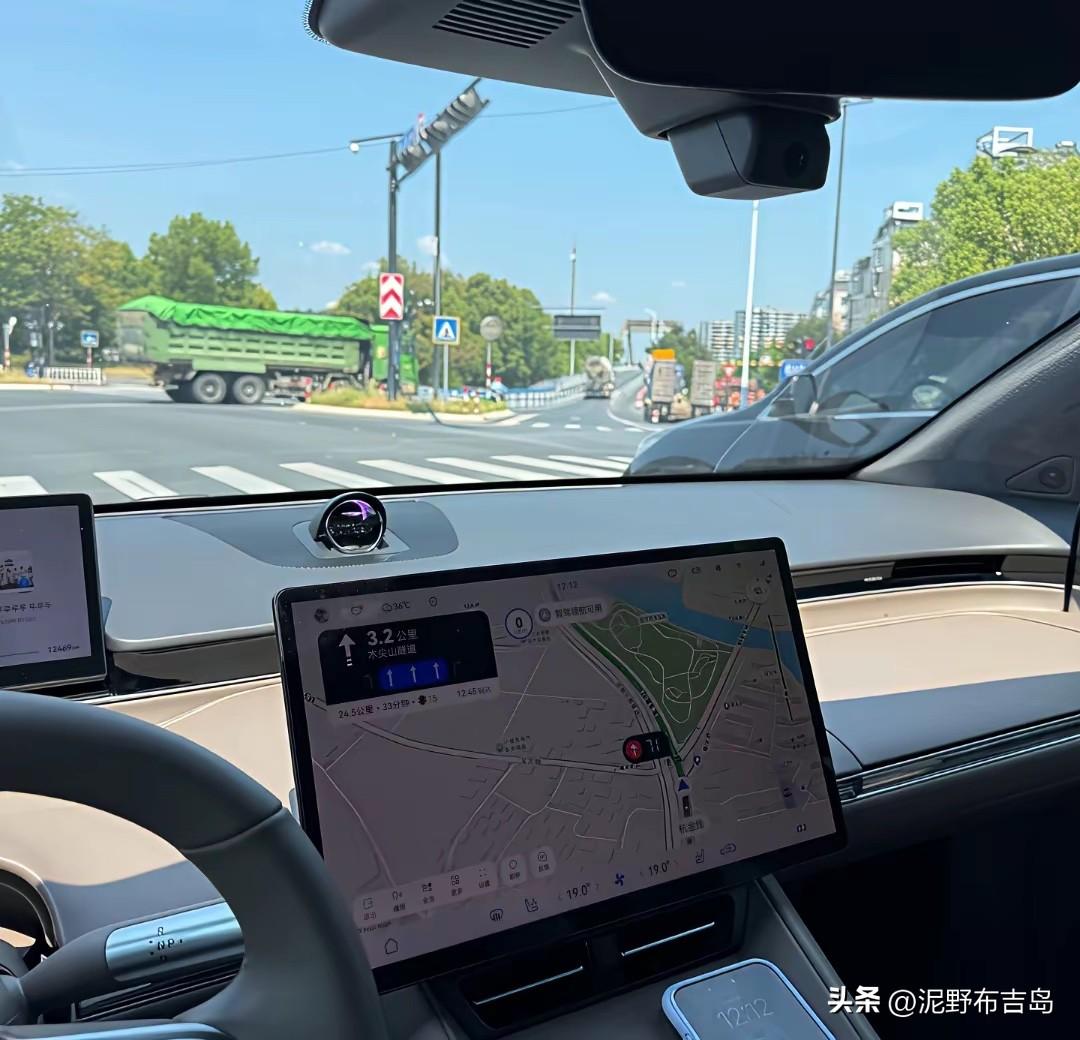 换了纯电车之后，再也不想开油车了。

没有了那种时常发动机嘶吼，也没有了隆隆噪音