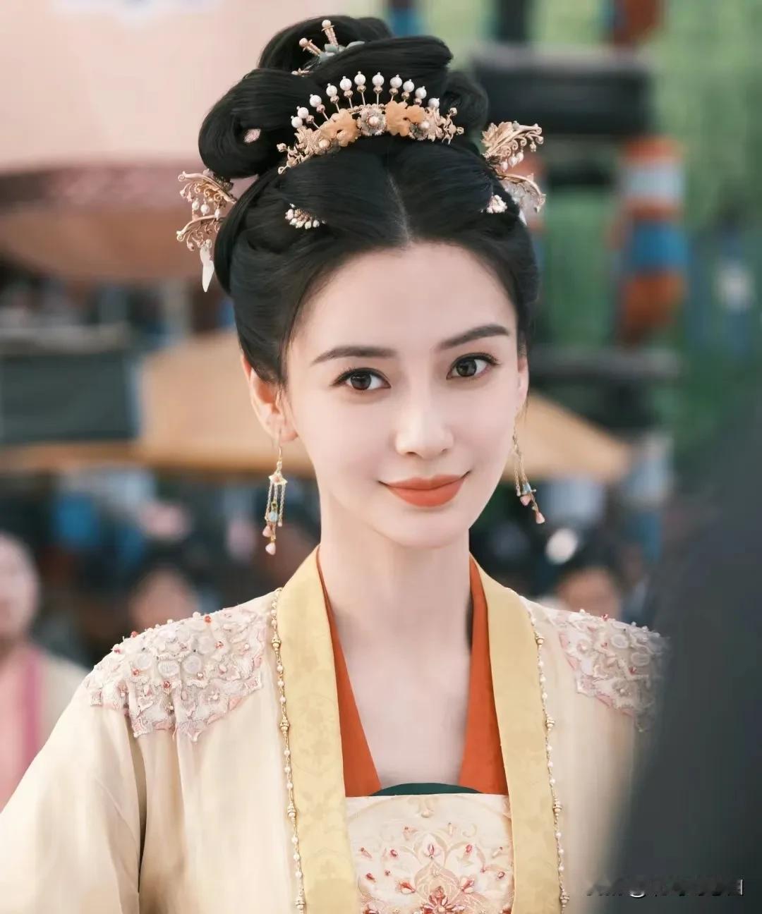 杨颖虽然说演技确实一般，但她的颜值，也确实很美，特别是她的古装扮相，更是美的娇艳