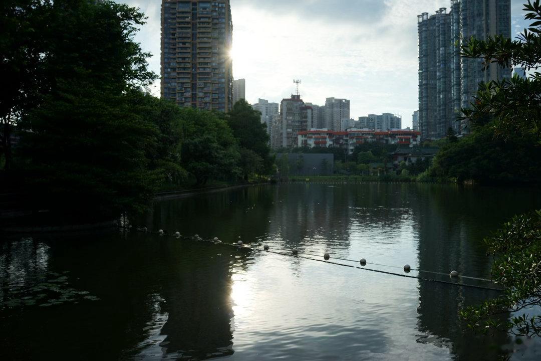 黄昏时分的广州东山湖公园记录生活黄埔蓝调夜色 索尼RX1 广州·万年酒楼(越秀南