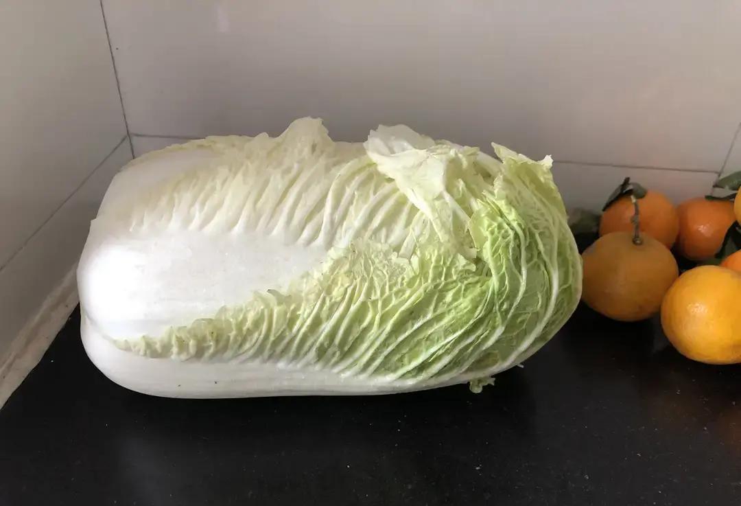 每次去早市买菜，都感觉自己是个大富翁。早市的菜实在太便宜了。我今天上午写完长篇，