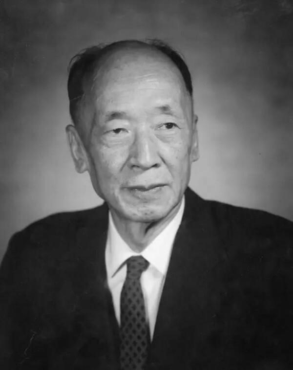 文物工作者不搞私人收藏

李济在1928年担任中研院史语所考古组主任、主持殷墟发