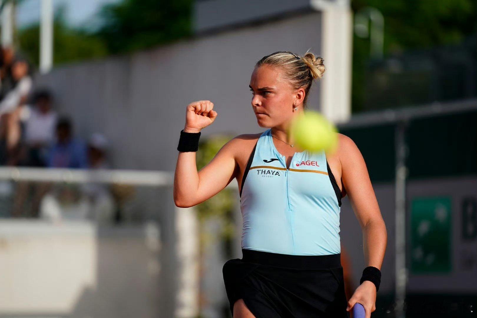 2026 WTA辛辛那提大师赛🎾世界第一萨巴伦卡在女单第四轮中，以6-7(7)