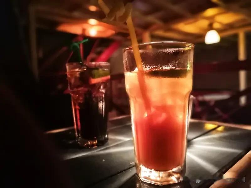 你请下联 看到上联“浊酒一杯交挚友”，我来了兴致对个下联。这上联描绘了用一杯浊酒