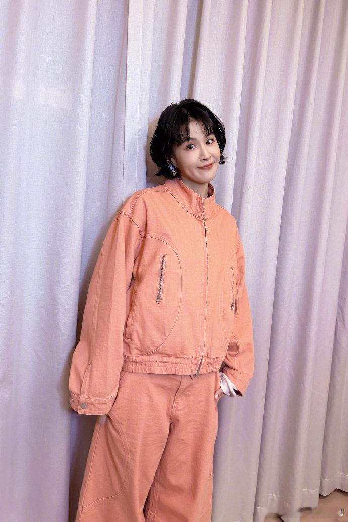 曾沛慈回应人气断层第一面对断层第一的成绩，曾沛慈依旧沉稳内敛，把压力变成前进的动