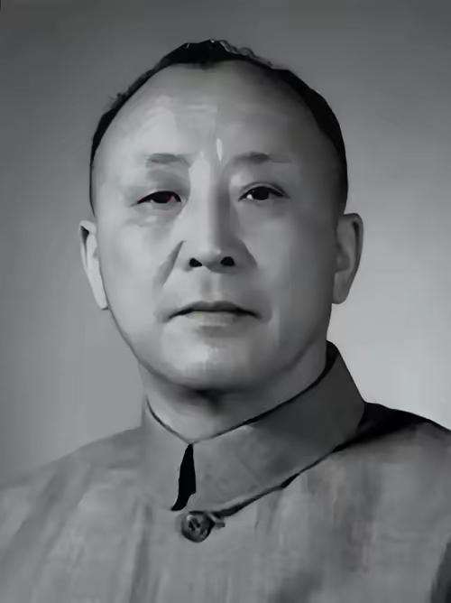 1949年除夕凌晨，被蒋介石幽禁已久的卫立煌，趁着看守特务松懈回家过年的空当，登