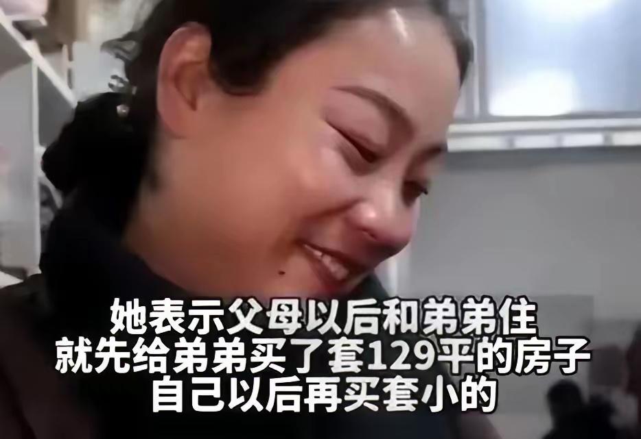 安徽滁州，有个卖烧饼的女人叫潘晓梅。
她这双手，从十几岁起就没闲过。每天凌晨三四