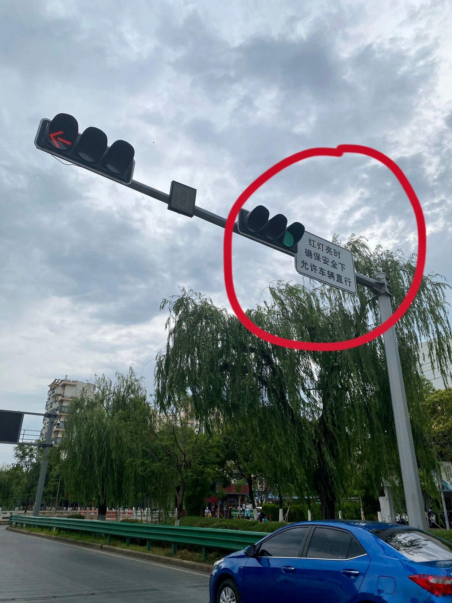 我就想知道这个指示牌的意义何在？#迷惑行为大赏# ​​​