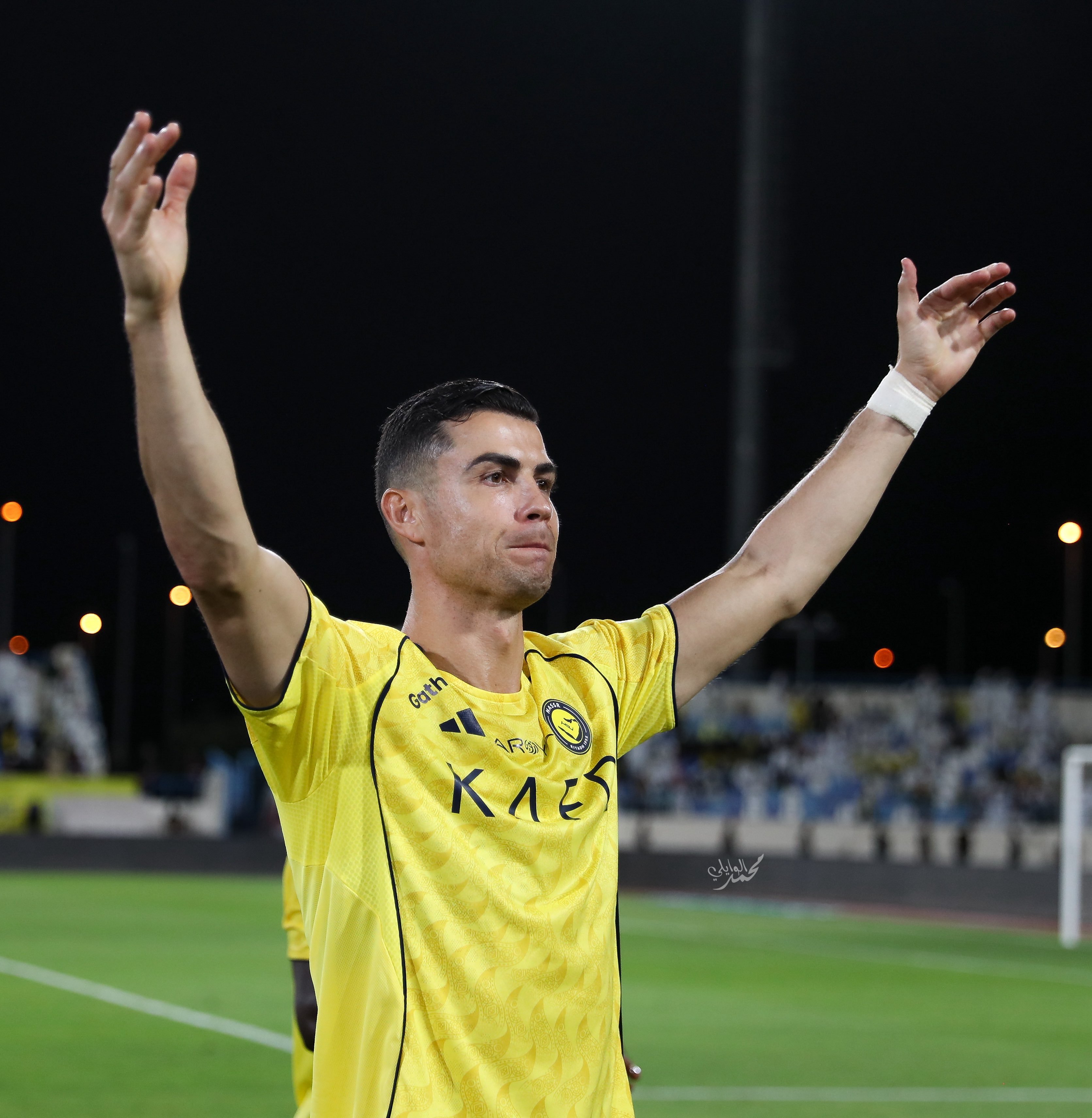 C罗c罗生涯第968球 拥抱总喜欢踮起脚尖 