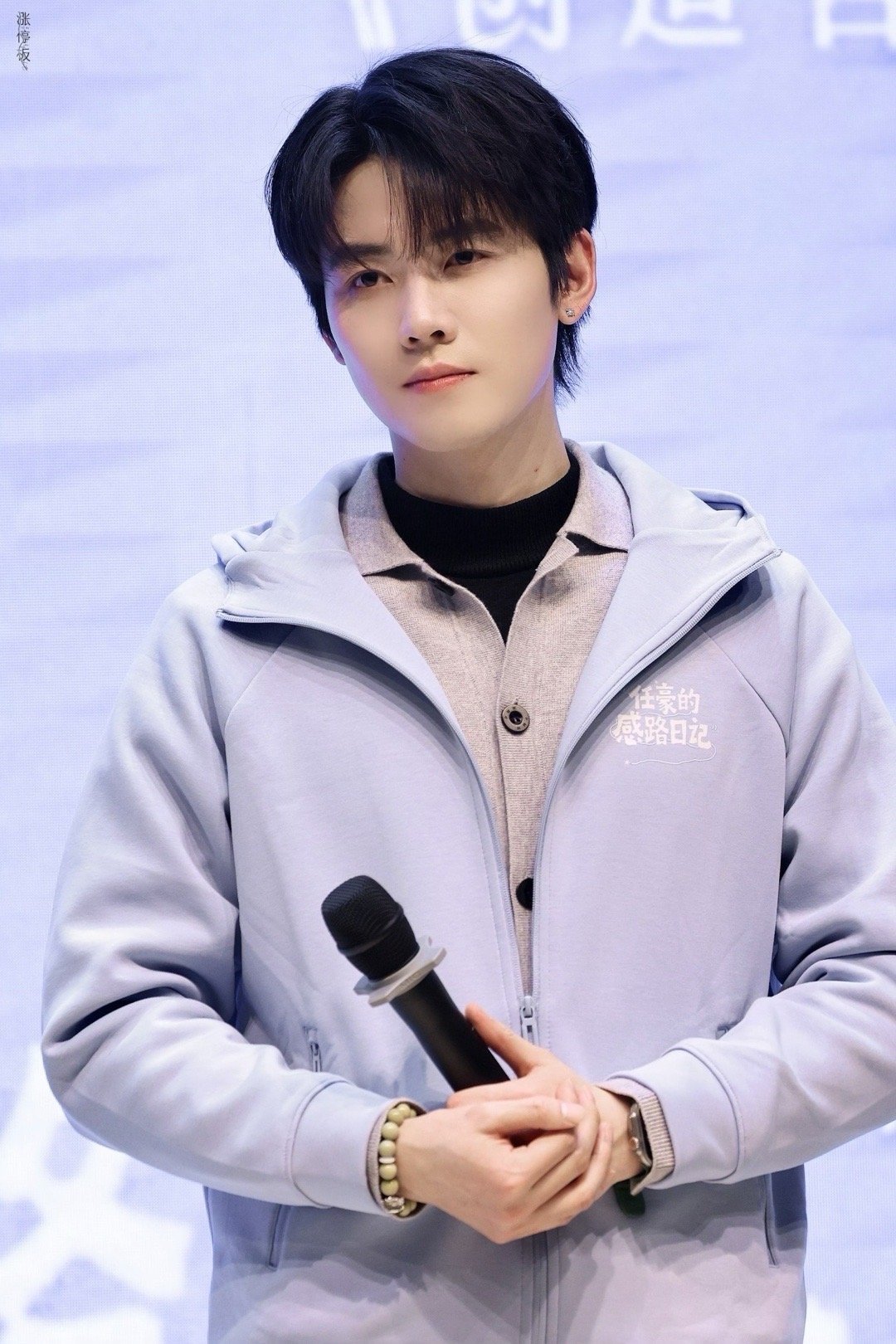 任豪公路文男主上线当他说出“尽兴活在当下”，我就知道公路文的男主从此有了脸！新疆