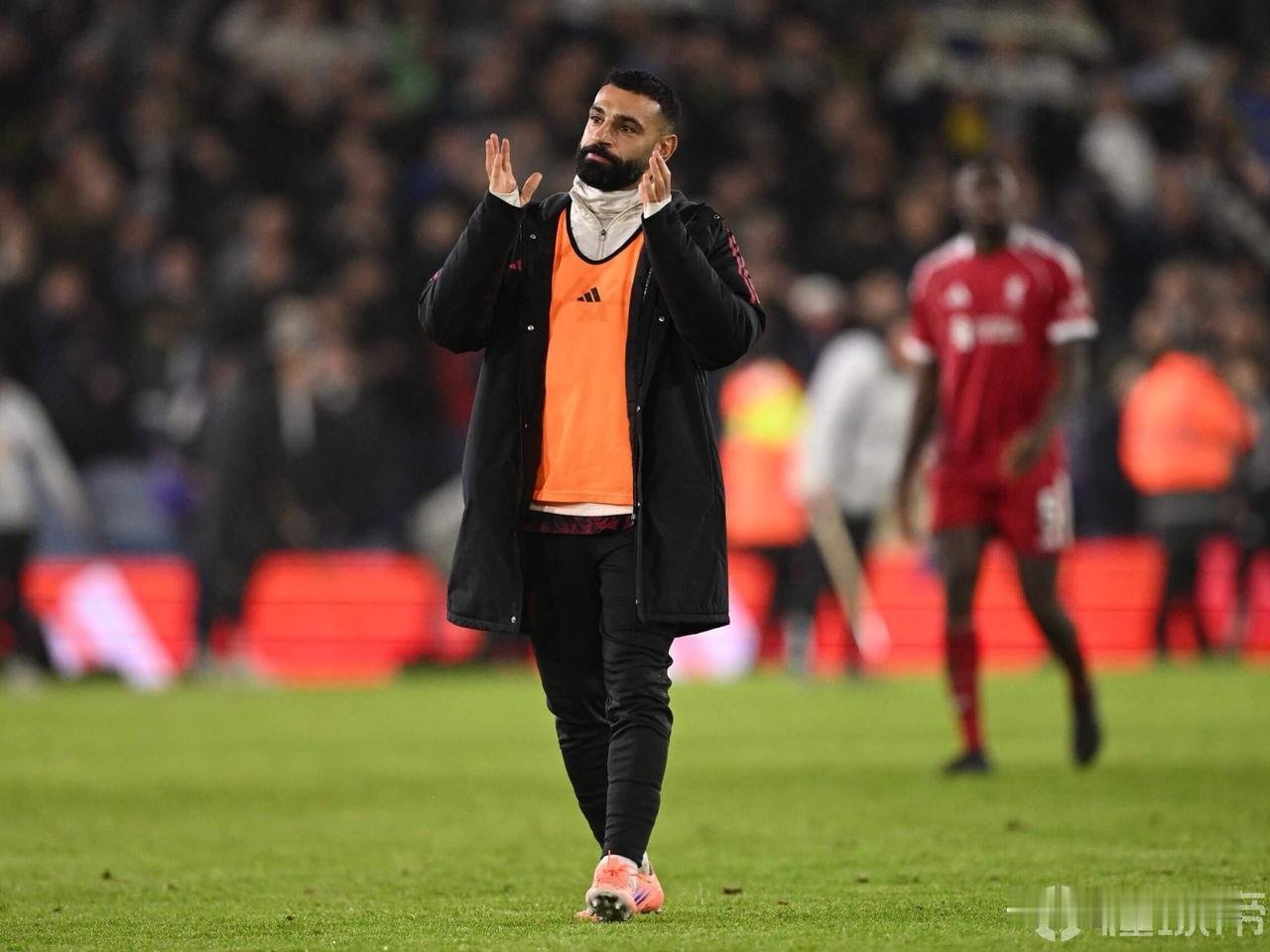 萨拉赫炮轰利物浦抢了国安头条…利物浦客场战平利兹联，赛后，替补未登场的萨拉赫主动