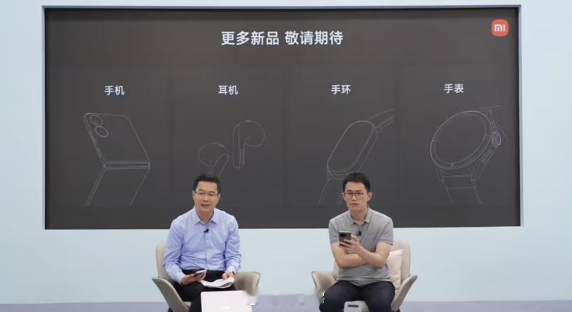 卢伟冰询问网友购买小折叠手机意愿，感觉是和新机 MIX Flip 2 有关 ​​