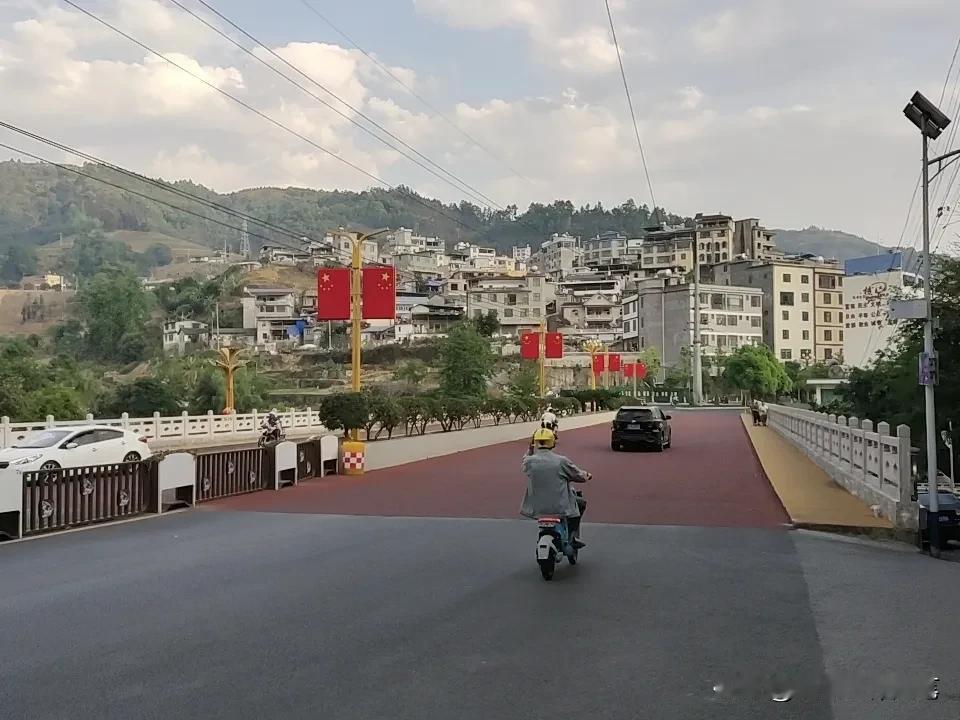 为什么大家都喜欢打网约车？其实图的就是一个消费得明明白白！
刚到金平那天晚上，从