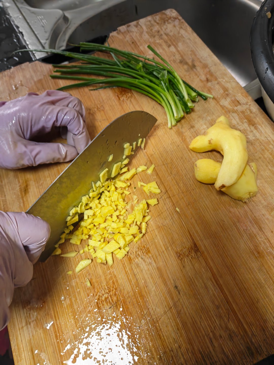 腊月二十八了，明天就除夕了。起床干活了每天早起打卡