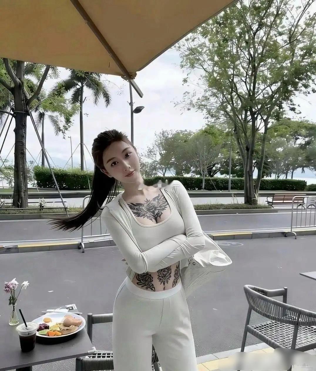 被她的纹身给美到了，难道这就是艺术？ 