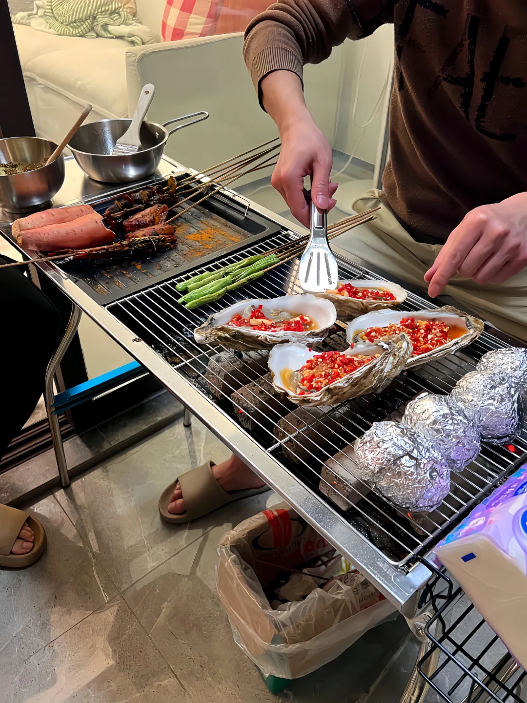 烧烤档可以高薪聘请我男朋友去烤烧烤吗🤣