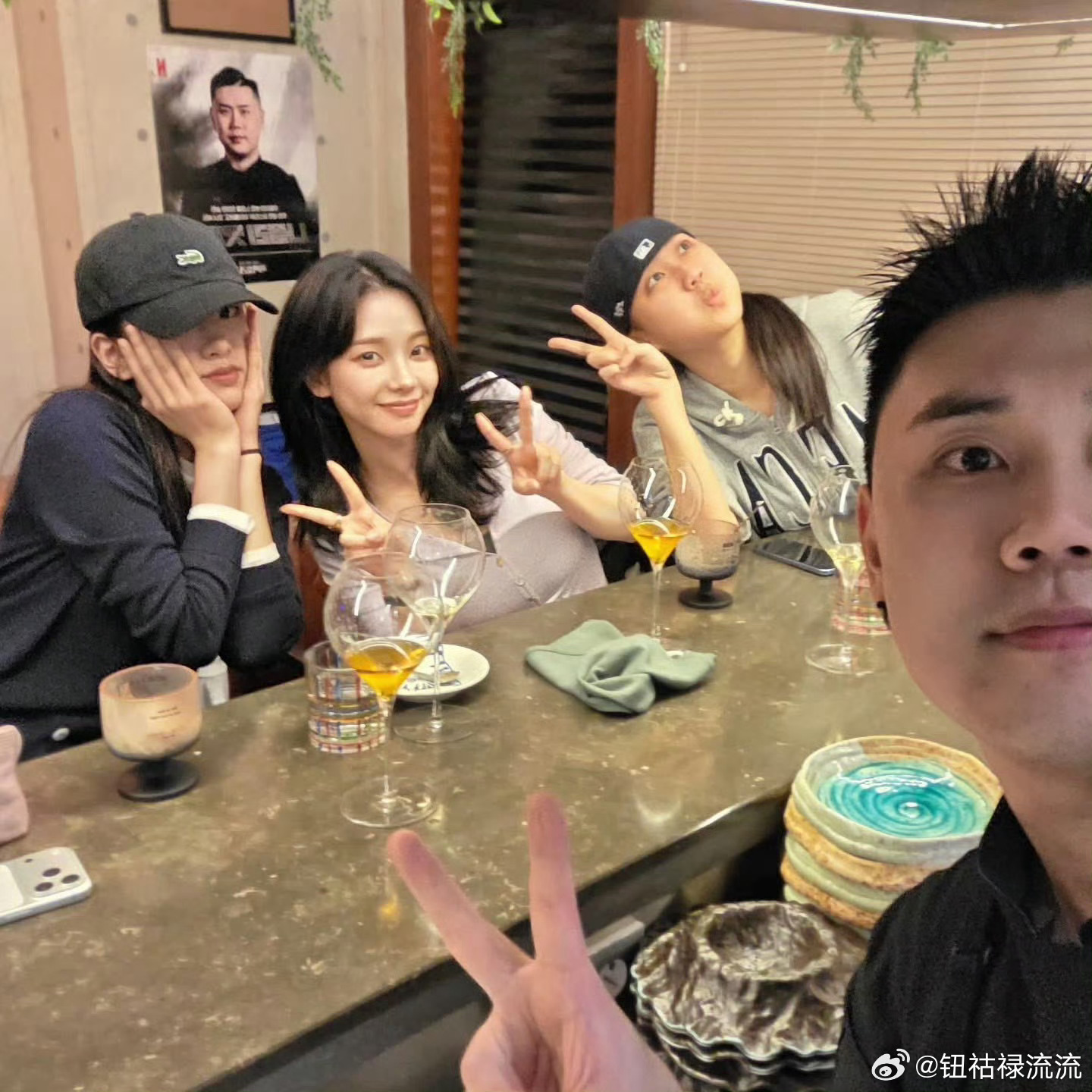 柳智敏安宥真李泳知合影实时柳智敏&安宥真&李泳知合影，一起吃饭约会中