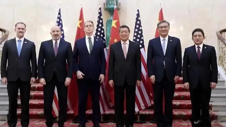    政商大咖随行，低调大佬藏满行程